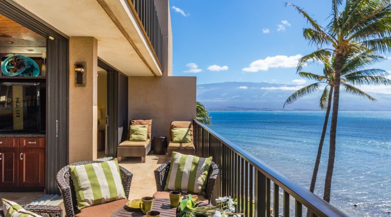 Maui condo rental [Credit: Vrbo]
