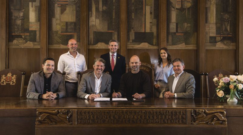 (L-R) – Maurits van den Berg (Hoscono) / Bertolt Daems (Pettemer Duynen) / Erwin van der Graaf (Accor) / Philip Lassman (Accor) Mike Schouten (Pettemer Duynen) Valerie Hendrickx (Accor) Rudolph Schöningh ( Accor)